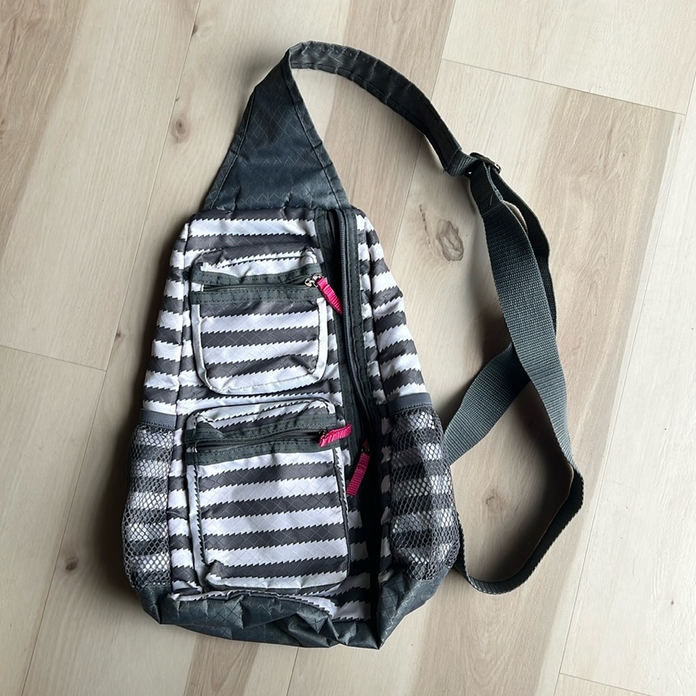 Thirty One Sling Back Bag Gray Brush Stroke NIP